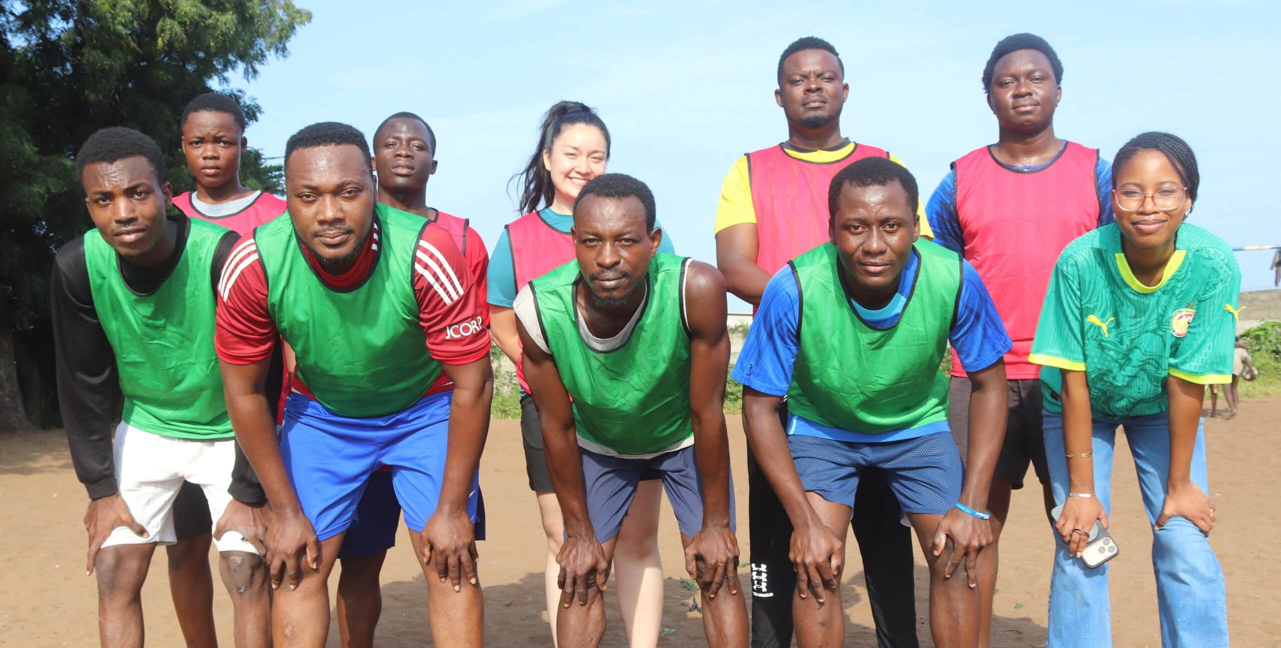 Au YMCA Togo, animateurs et personnel chaussent les crampons pour le retour des « Vendredis Sport »